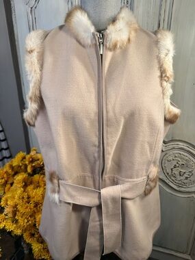 Infinite Collection Sleeveless Genuine Fur Trim Fleece Zip Vest in Beige
